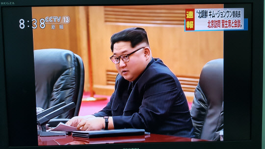 일본 공영방송 NHK가 28일 오전 김정은 북한 노동당 위원장의 방중 및 시진핑(習近平) 중국 국가 주석과의 회담을 전한 신화통신의 보도를 속보로 전하고 있다.